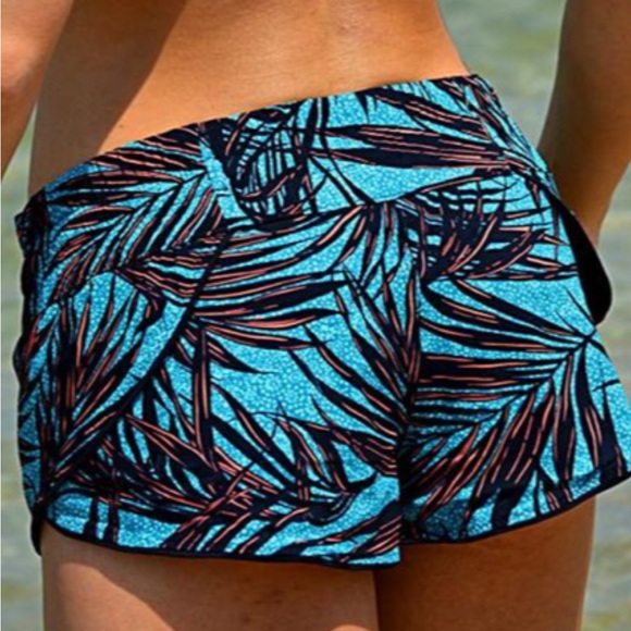 lululemon athletica Pants - Lululemon Surf Short II*Reversible, Size 8